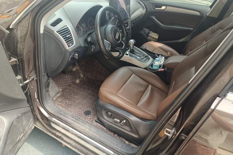 Used Audi Q5 2015 40 TFSI Trendy Edition Driver Seat