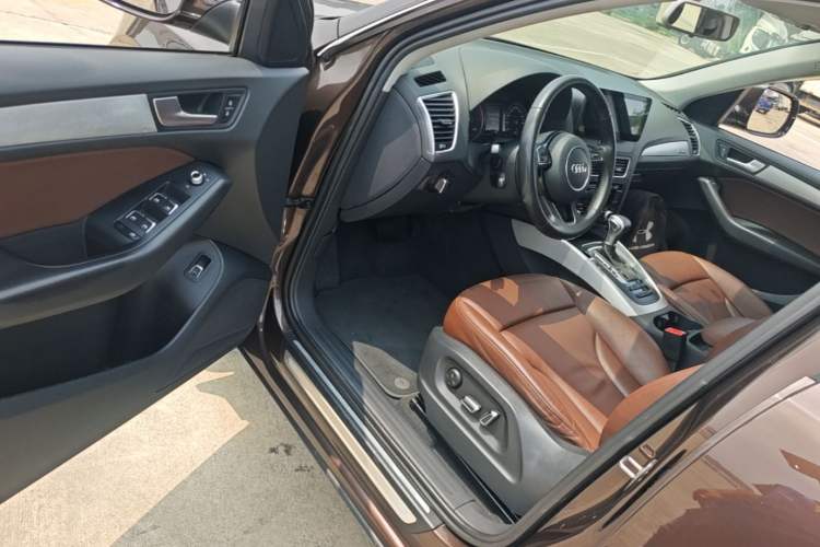 Used Audi Q5 2015 40 TFSI Technology Edition Driver Seat