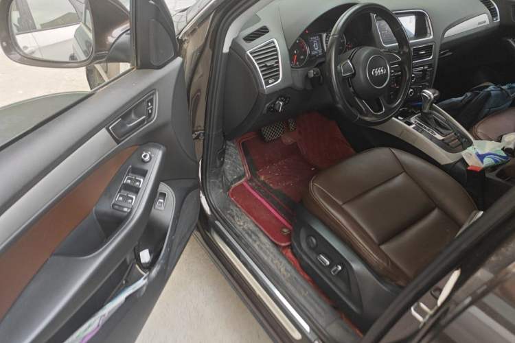 Used Audi Q5 2015 40 TFSI Trendy Edition Driver Seat