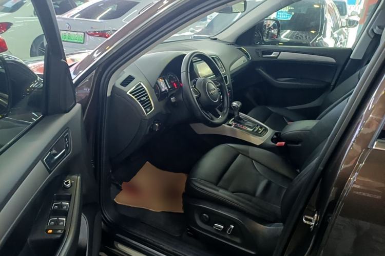 Used Audi Q5 2015 40 TFSI Trendy Edition Driver Seat