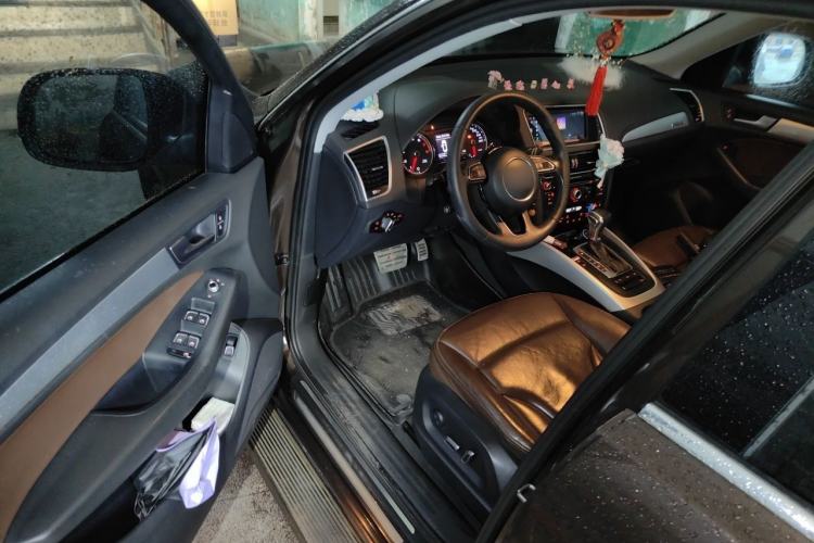 Used Audi Q5 2015 40 TFSI Technology Edition Driver Seat