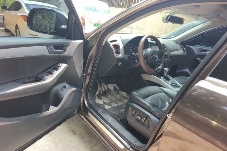 Used Audi Q5 2015 40 TFSI Technology Edition Driver Seat