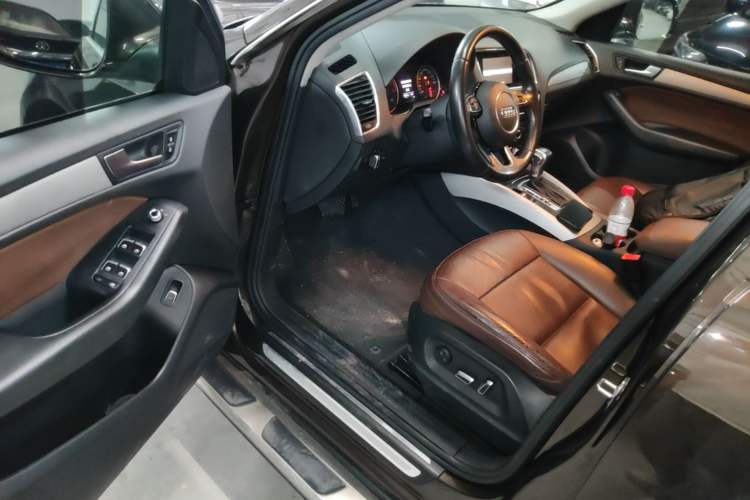 Used Audi Q5 2015 40 TFSI Trendy Edition Driver Seat