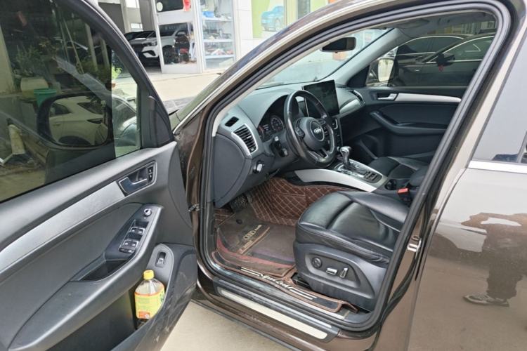 Used Audi Q5 2015 40 TFSI Technology Edition Driver Seat