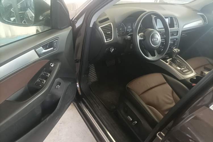 Used Audi Q5 2015 40 TFSI Comfort Model Driver Seat