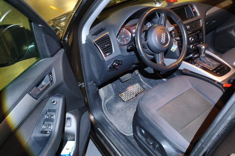 Used Audi Q5 2015 40 TFSI Trendy Edition Driver Seat