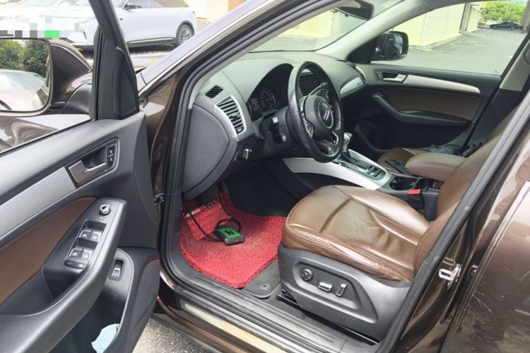 Used Audi Q5 2015 40 TFSI Technology Edition Driver Seat