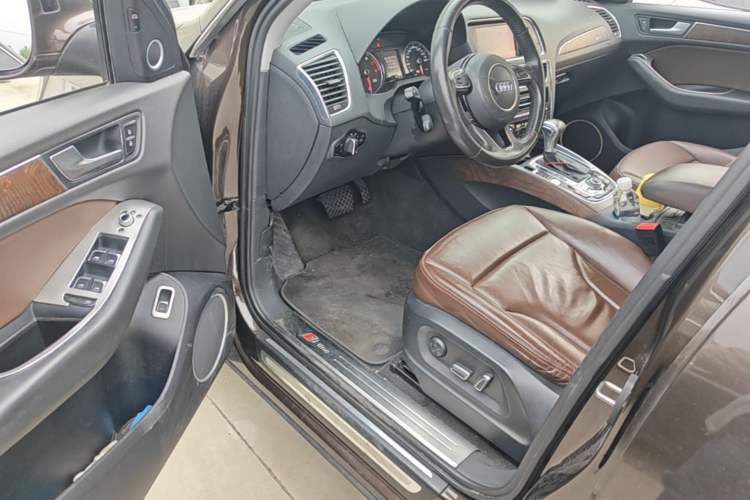 Used Audi Q5 2015 40 TFSI Comfort Model Driver Seat