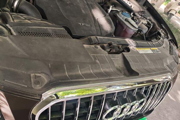 Used Audi Q5 2015 40 TFSI Trendy Edition Engine Bay