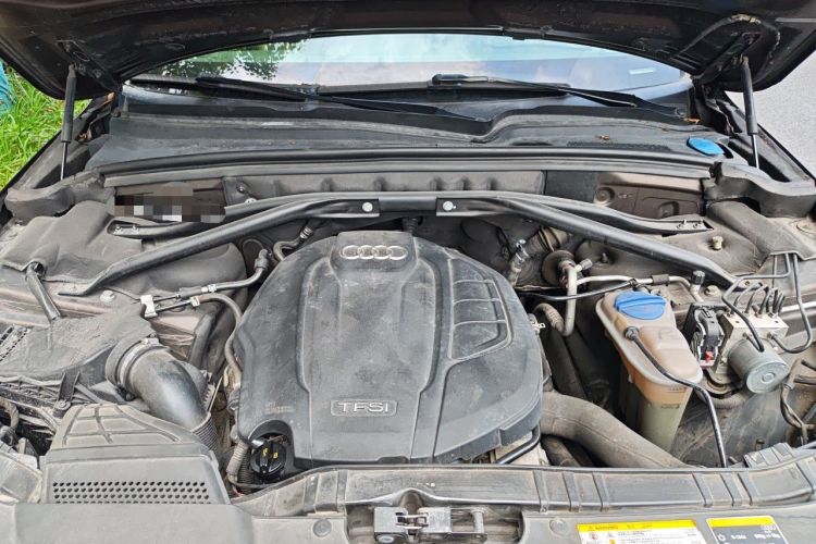 Used Audi Q5 2015 40 TFSI Comfort Model Engine Bay
