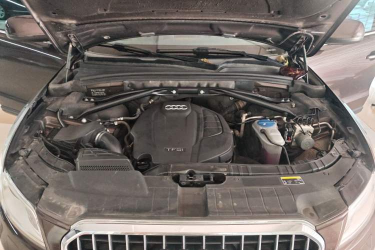 Used Audi Q5 2015 40 TFSI Trendy Edition Engine Bay