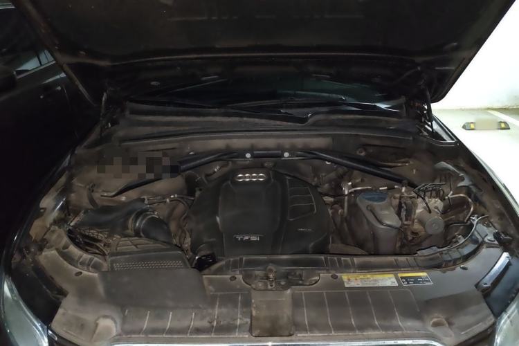 Used Audi Q5 2015 40 TFSI Comfort Model Engine Bay