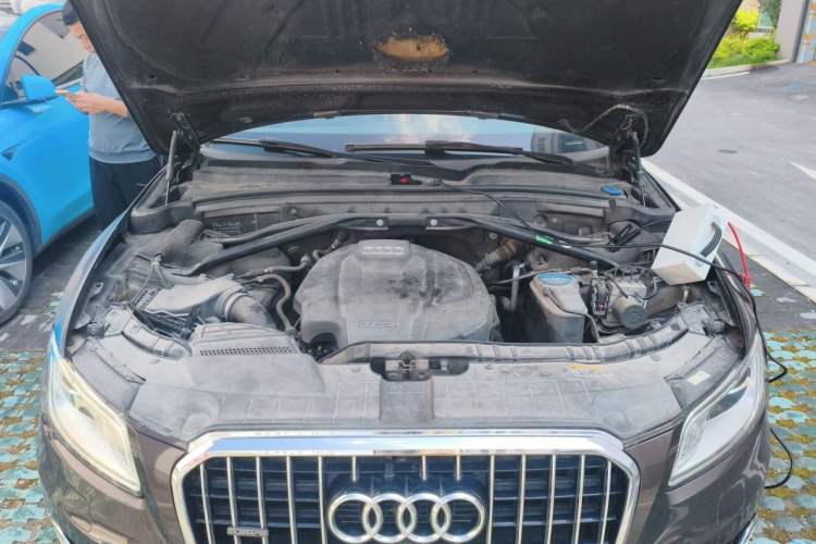 Used Audi Q5 2015 40 TFSI Trendy Edition Engine Bay