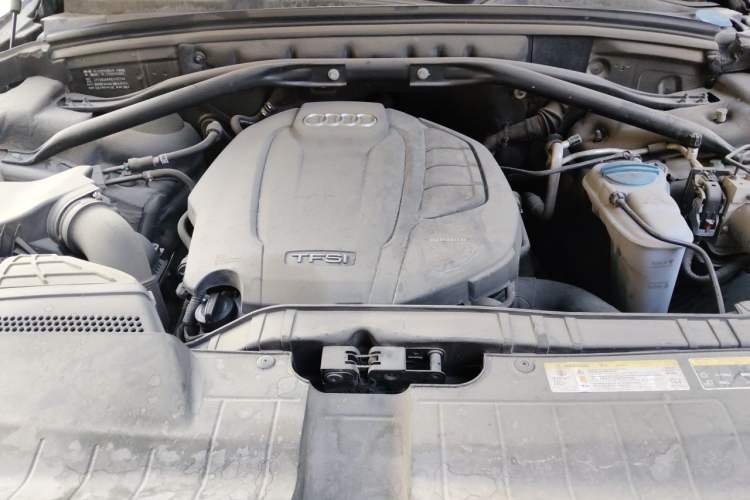 Used Audi Q5 2015 40 TFSI Technology Edition Engine Bay