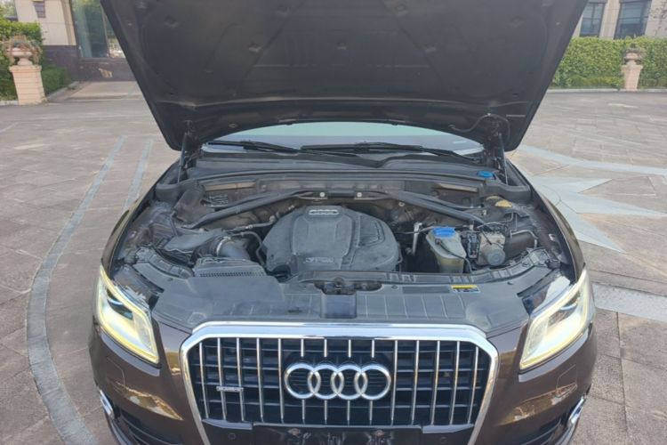 Used Audi Q5 2015 40 TFSI Technology Edition Engine Bay