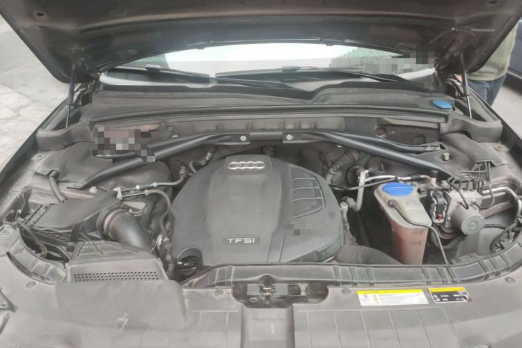 Used Audi Q5 2015 40 TFSI Technology Edition Engine Bay