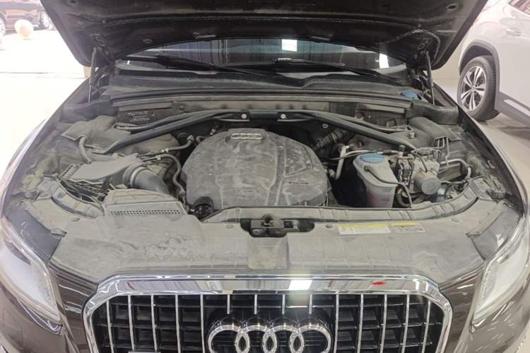 Used Audi Q5 2015 40 TFSI Comfort Model Engine Bay