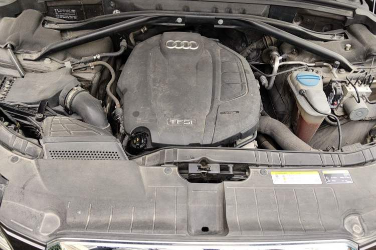 Used Audi Q5 2015 40 TFSI Technology Edition Engine Bay