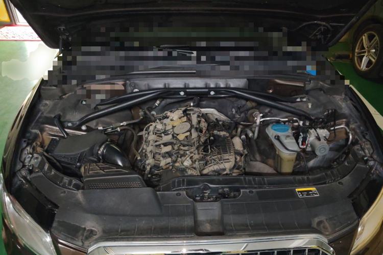 Used Audi Q5 2015 40 TFSI Comfort Model Engine Bay