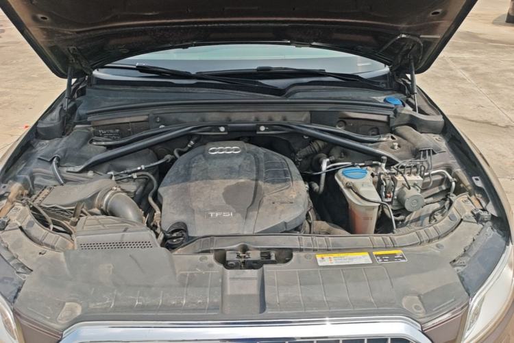 Used Audi Q5 2015 40 TFSI Technology Edition Engine Bay