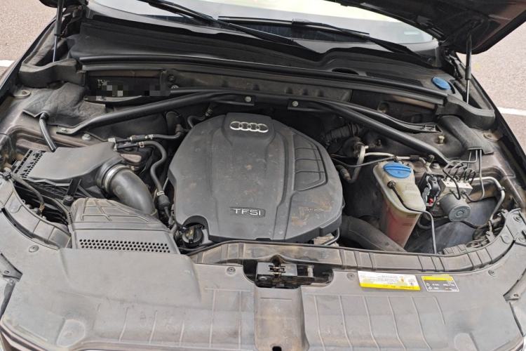 Used Audi Q5 2015 40 TFSI Comfort Model Engine Bay