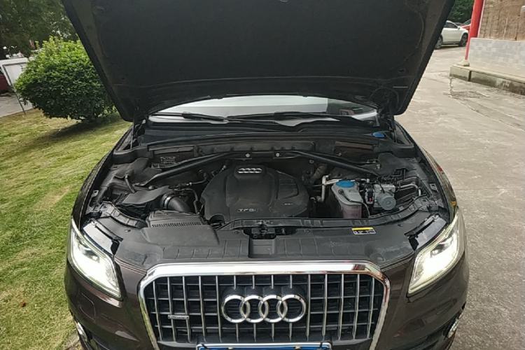Used Audi Q5 2015 40 TFSI Technology Edition Engine Bay