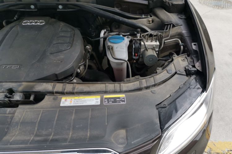 Used Audi Q5 2015 40 TFSI Comfort Model Engine Bay Left