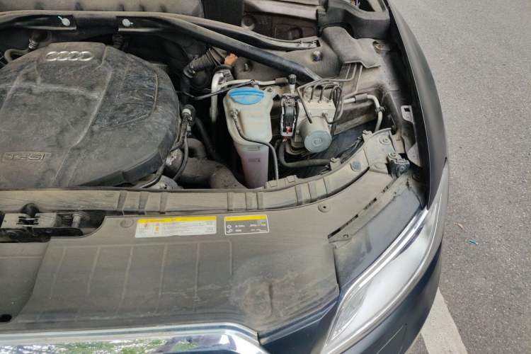 Used Audi Q5 2015 40 TFSI Technology Edition Engine Bay Left