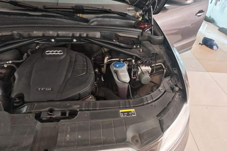 Used Audi Q5 2015 40 TFSI Trendy Edition Engine Bay Left
