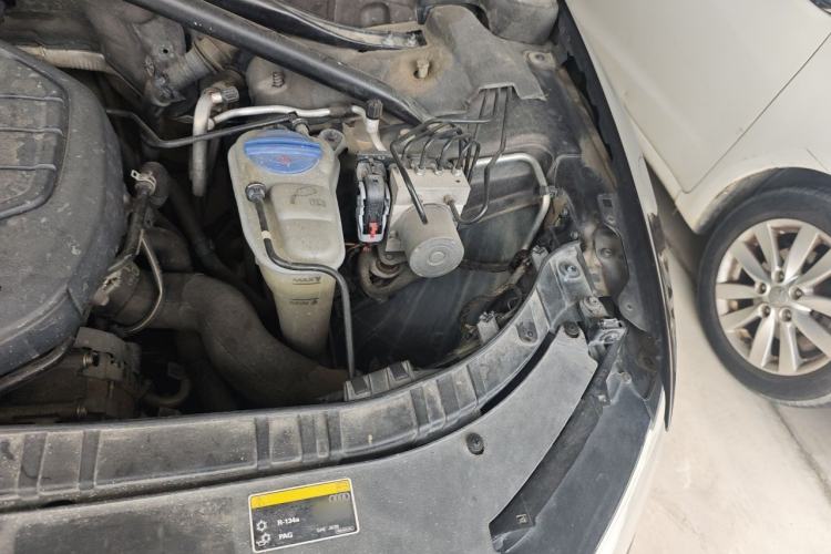 Used Audi Q5 2015 40 TFSI Comfort Model Engine Bay Left