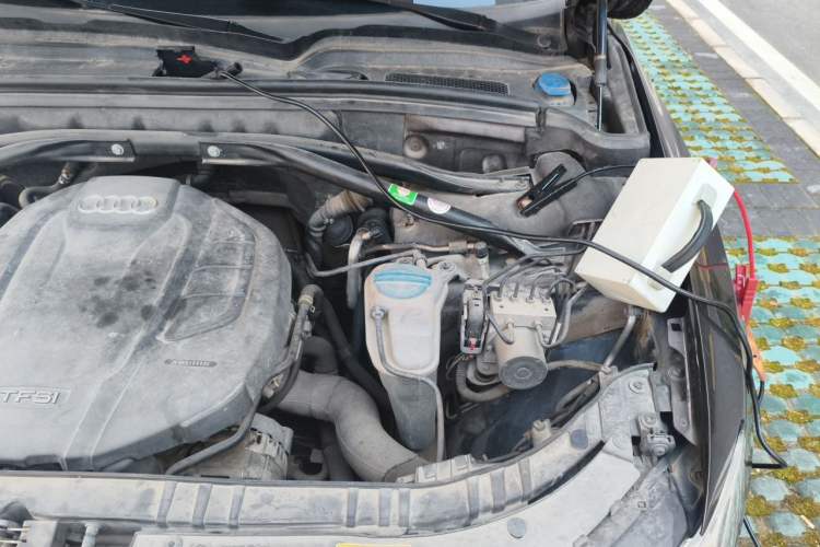 Used Audi Q5 2015 40 TFSI Trendy Edition Engine Bay Left
