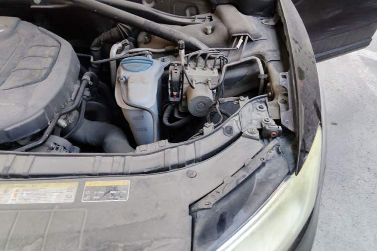 Used Audi Q5 2015 40 TFSI Technology Edition Engine Bay Left