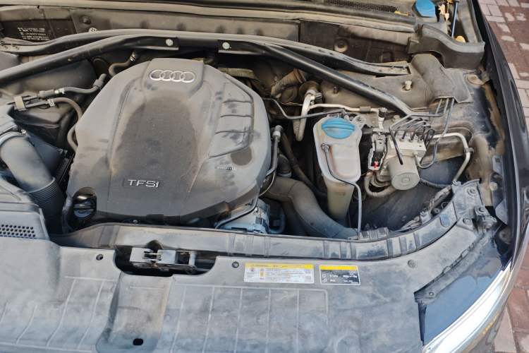 Used Audi Q5 2015 40 TFSI Trendy Edition Engine Bay Left