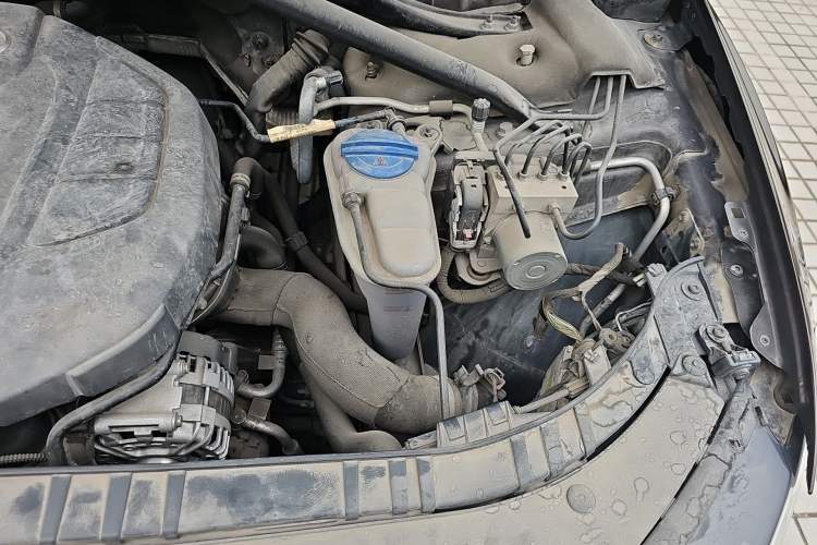 Used Audi Q5 2015 40 TFSI Trendy Edition Engine Bay Left