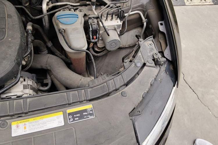 Used Audi Q5 2015 40 TFSI Technology Edition Engine Bay Left