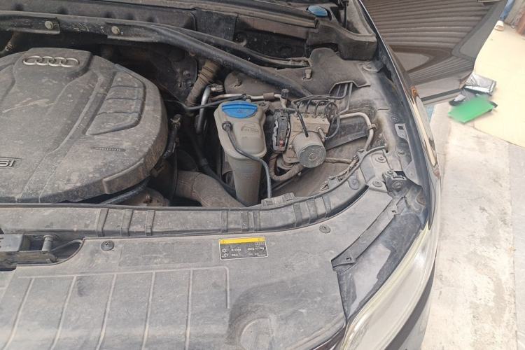 Used Audi Q5 2015 40 TFSI Trendy Edition Engine Bay Left