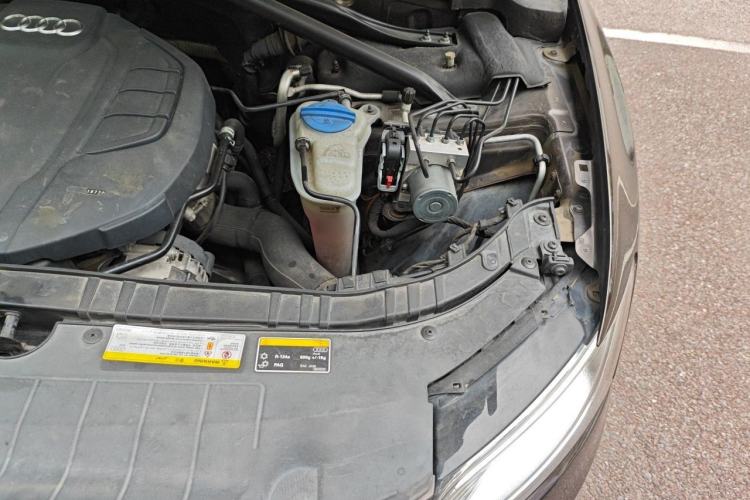 Used Audi Q5 2015 40 TFSI Comfort Model Engine Bay Left