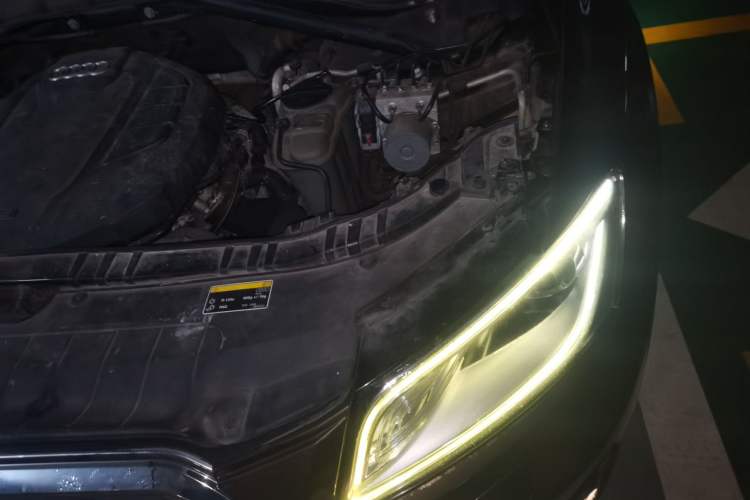 Used Audi Q5 2015 40 TFSI Comfort Model Engine Bay Left