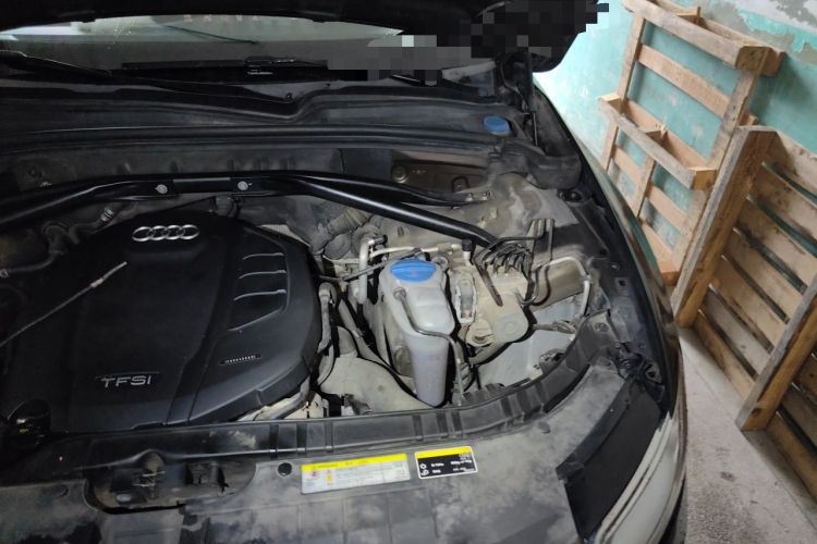Used Audi Q5 2015 40 TFSI Technology Edition Engine Bay Left