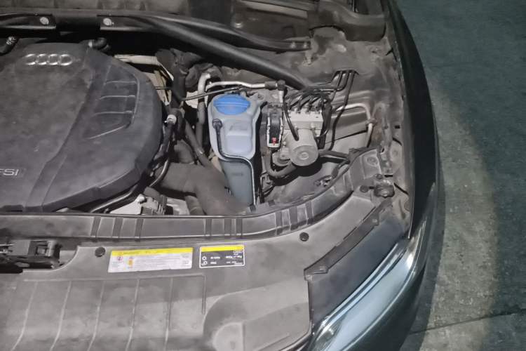 Used Audi Q5 2015 40 TFSI Technology Edition Engine Bay Left