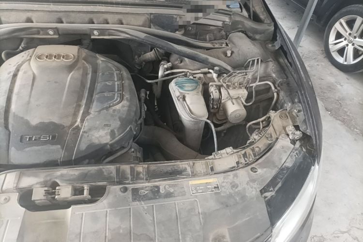 Used Audi Q5 2015 40 TFSI Comfort Model Engine Bay Left