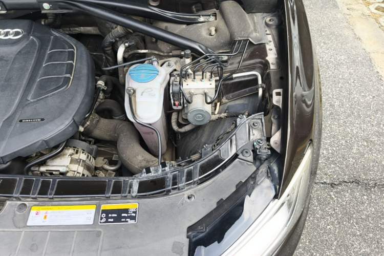 Used Audi Q5 2015 40 TFSI Technology Edition Engine Bay Left