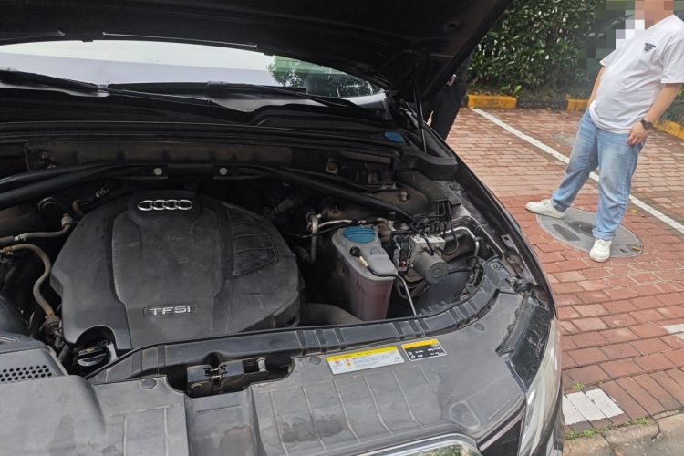 Used Audi Q5 2015 40 TFSI Comfort Model Engine Bay Left