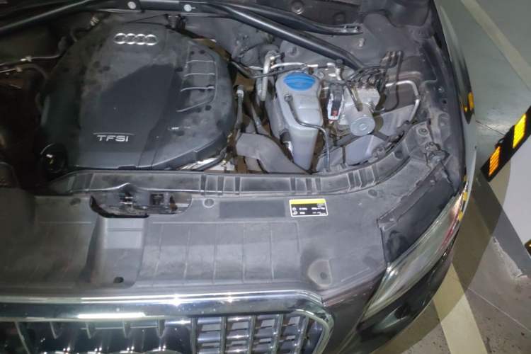 Used Audi Q5 2015 40 TFSI Comfort Model Engine Bay Left