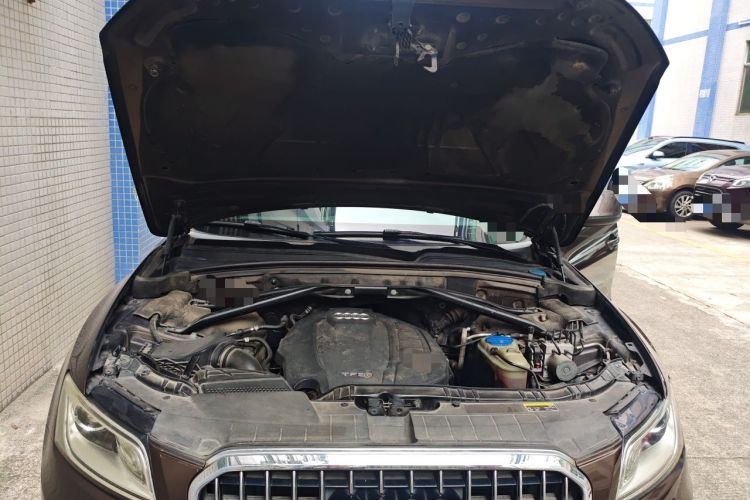 Used Audi Q5 2015 40 TFSI Technology Edition Engine Bay