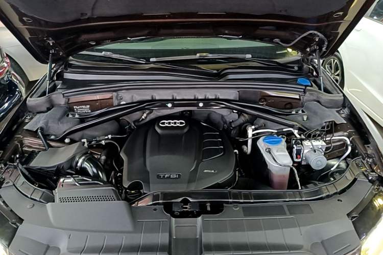 Used Audi Q5 2015 40 TFSI Trendy Edition Engine Bay