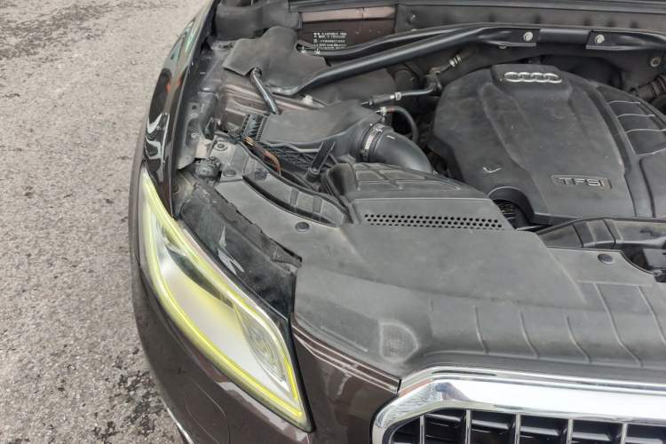 Used Audi Q5 2015 40 TFSI Technology Edition Engine Bay Right
