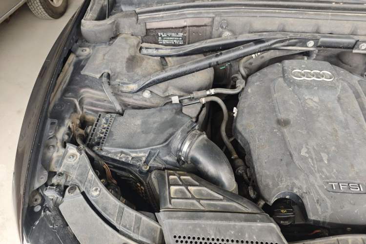 Used Audi Q5 2015 40 TFSI Comfort Model Engine Bay Right