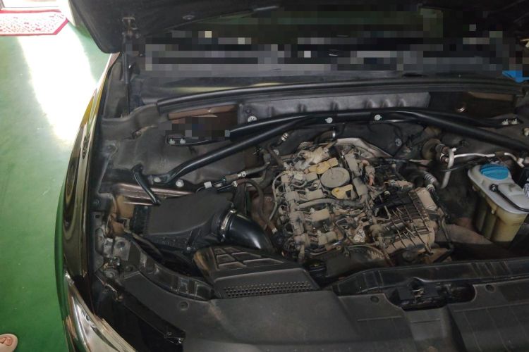 Used Audi Q5 2015 40 TFSI Comfort Model Engine Bay Right