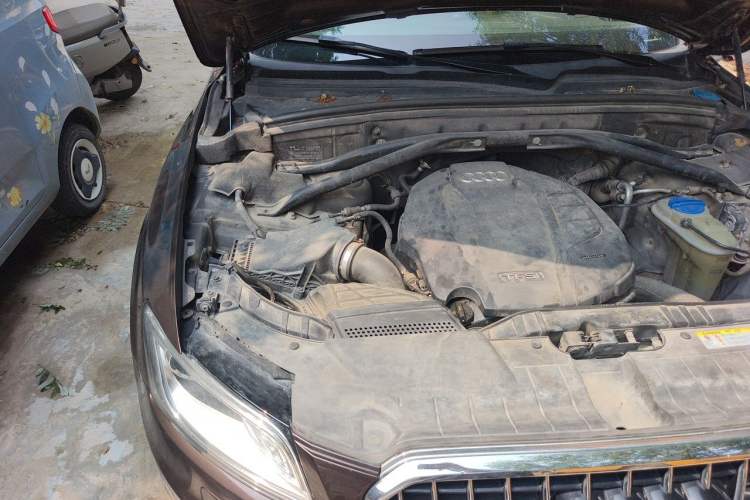 Used Audi Q5 2015 40 TFSI Technology Edition Engine Bay Right
